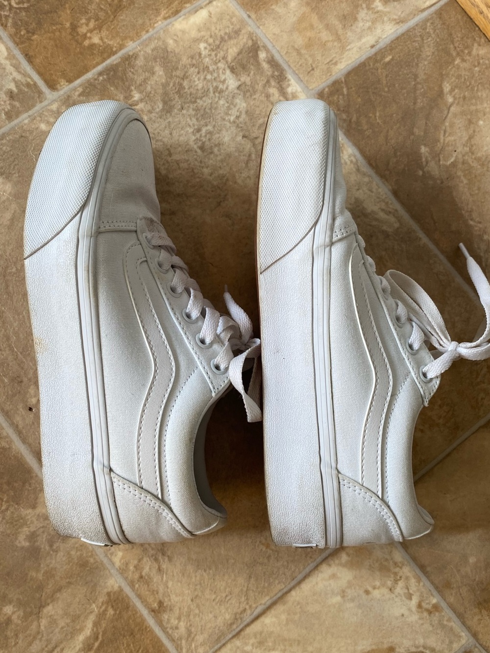 Trendy women’s Classic White platform Vans